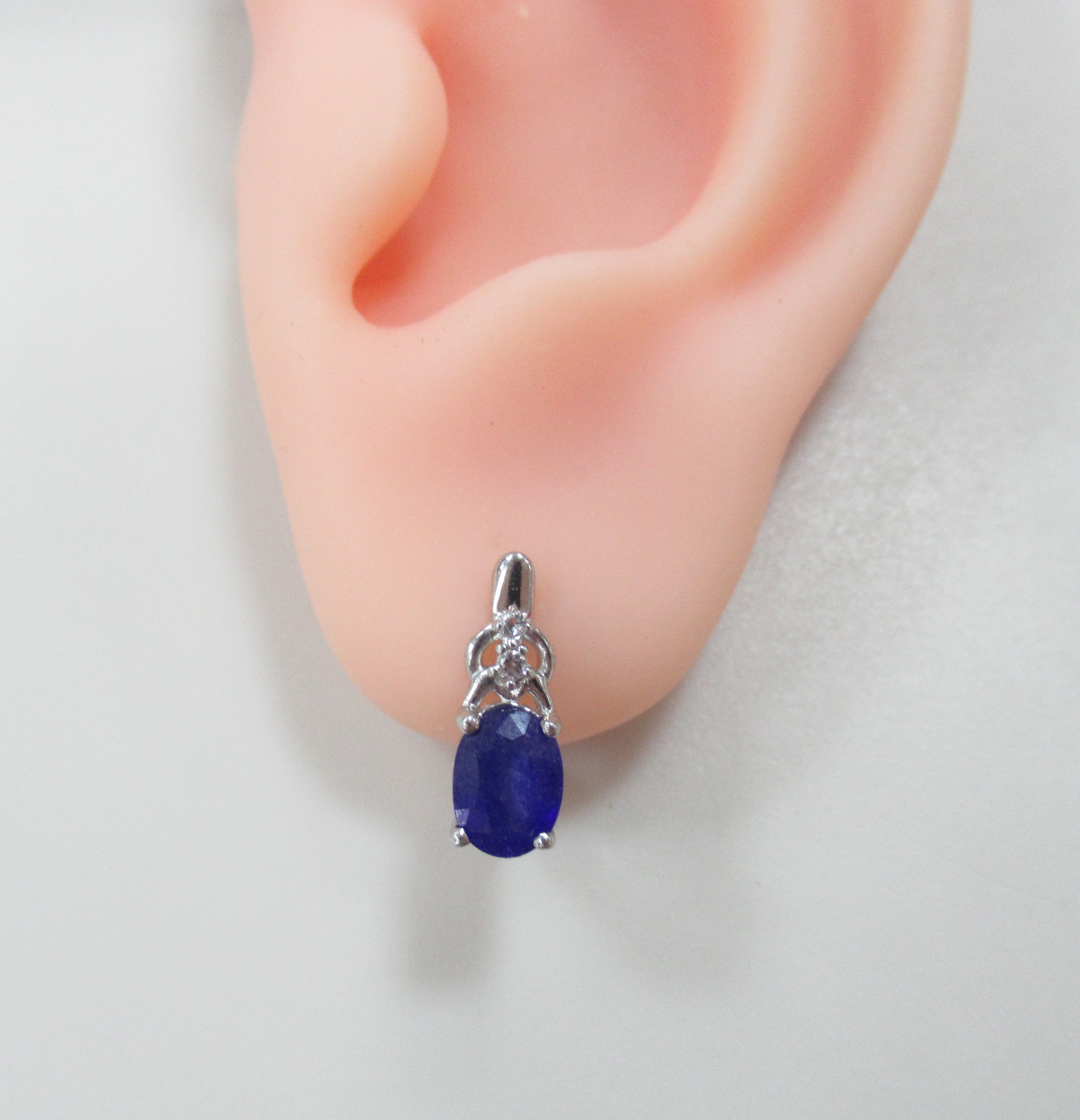 Серебряные серьги с сапфирами